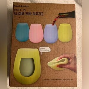#H99 - NIBWT Shark skinzz Brand Set of 4 Silicone 12oz. Stemless Wine Glasses